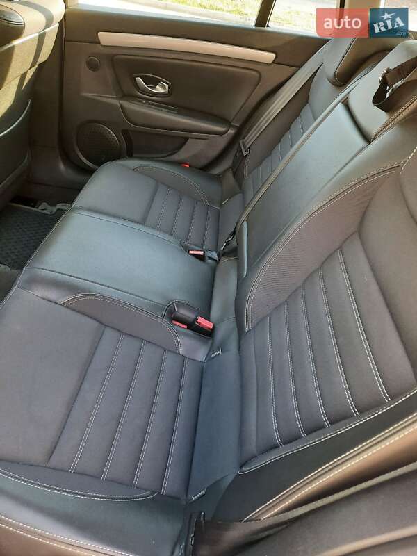 Универсал Renault Laguna 2011 в Ровно