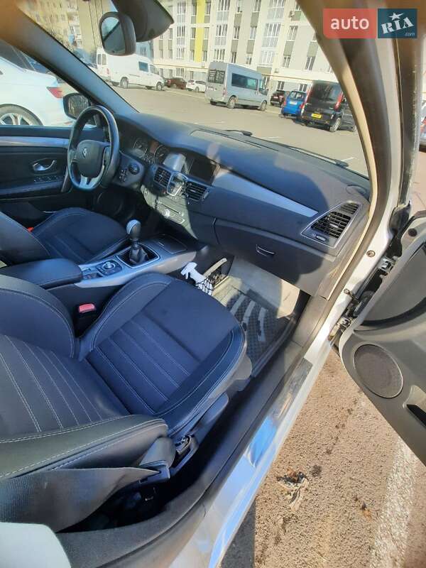 Универсал Renault Laguna 2011 в Ровно