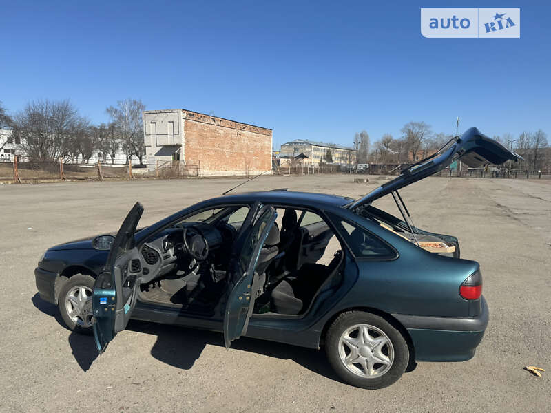 Ліфтбек Renault Laguna 1998 в Чернігові