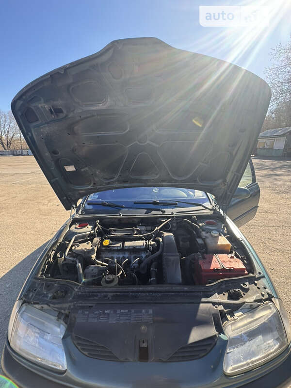 Ліфтбек Renault Laguna 1998 в Чернігові