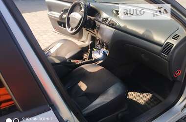 Лифтбек Renault Laguna 2001 в Староконстантинове