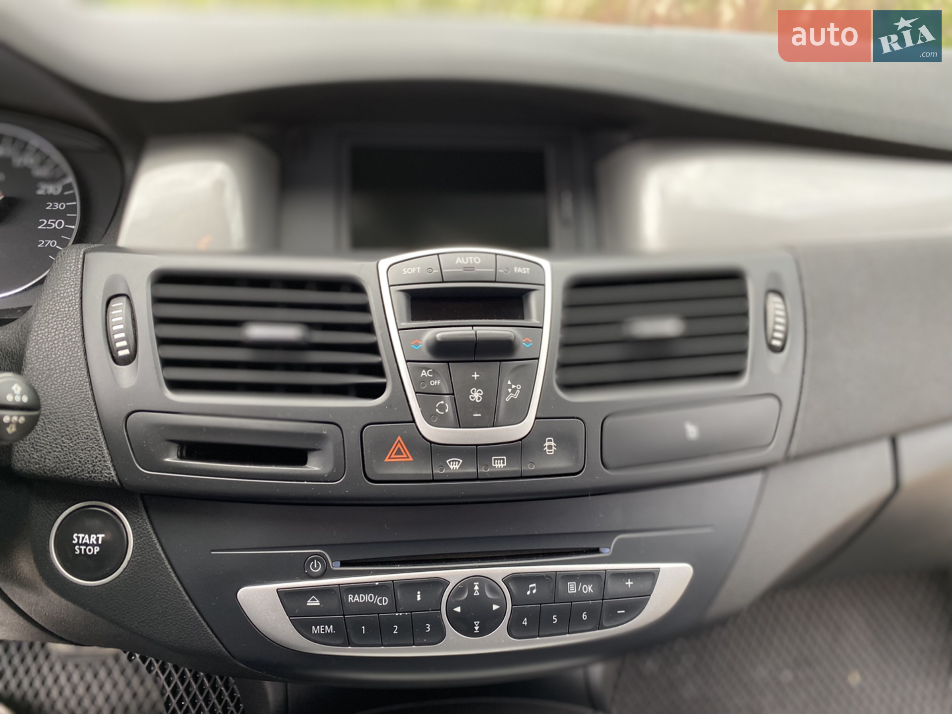 2011 Renault Laguna - мініатюра 25