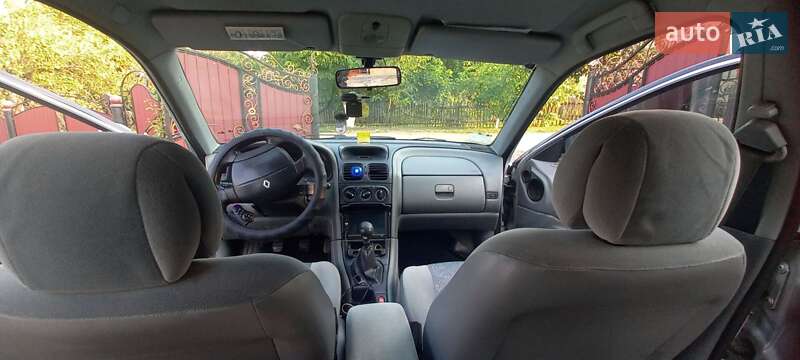 Лифтбек Renault Laguna 1999 в Чемеровцах