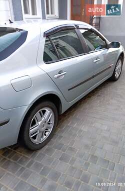 Лифтбек Renault Laguna 2003 в 
