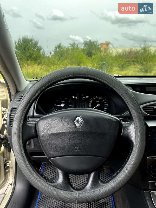 Ліфтбек Renault Laguna 2001 в Стрию