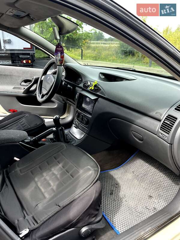 Ліфтбек Renault Laguna 2001 в Стрию