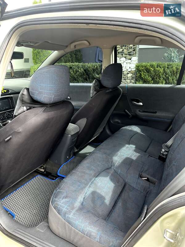 Ліфтбек Renault Laguna 2001 в Стрию