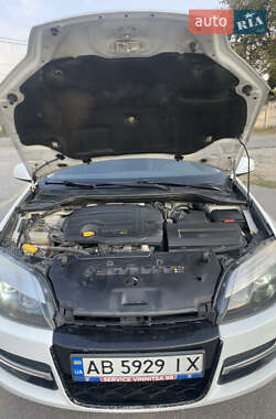 Лифтбек Renault Laguna 2013 в 