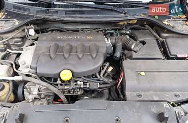 Лифтбек Renault Laguna 2009 в 