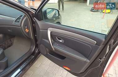 Лифтбек Renault Laguna 2012 в 
