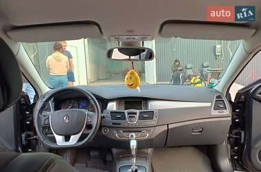 Лифтбек Renault Laguna 2012 в 