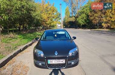 Лифтбек Renault Laguna 2012 в 