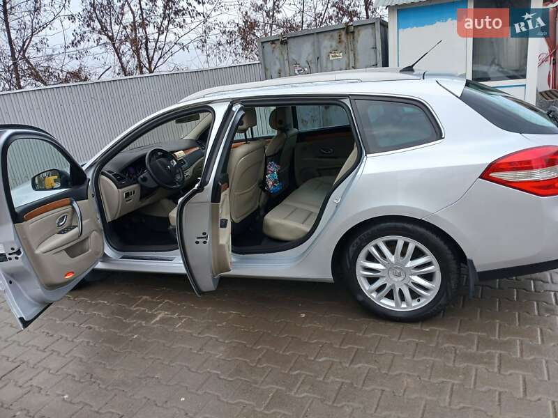 Універсал Renault Laguna 2010 в Чернівцях фото 29 Універсал Renault Laguna 2010 в Чернівцях