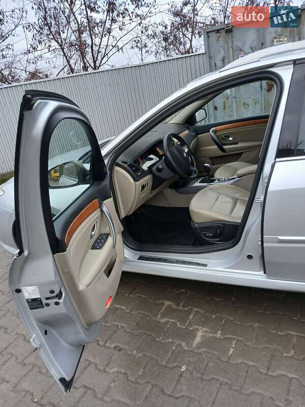 Універсал Renault Laguna 2010 в Чернівцях фото 31 Універсал Renault Laguna 2010 в Чернівцях