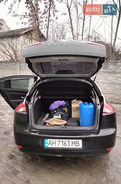 Лифтбек Renault Laguna 2011 в 