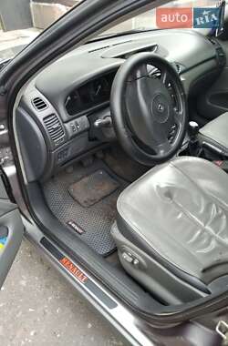 Ліфтбек Renault Laguna 2001 в 