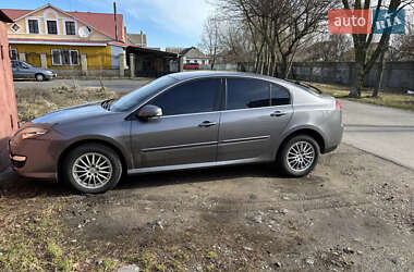 Лифтбек Renault Laguna 2011 в 