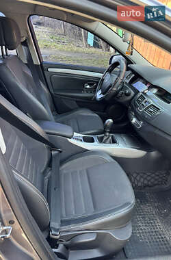 Лифтбек Renault Laguna 2011 в 