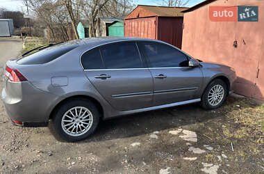 Лифтбек Renault Laguna 2011 в 
