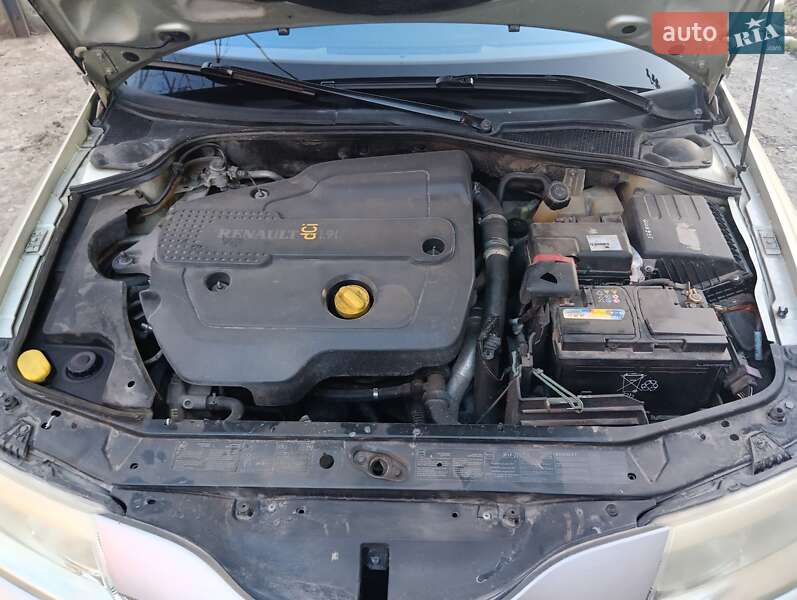 Ліфтбек Renault Laguna 2001 в Кам'янець-Подільському