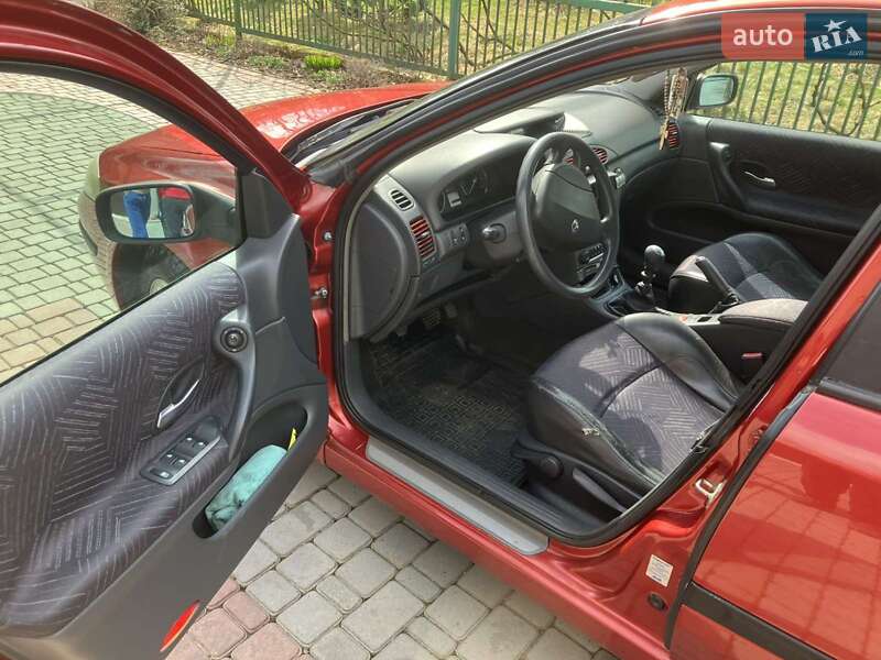 Лифтбек Renault Laguna 2002 в Долине