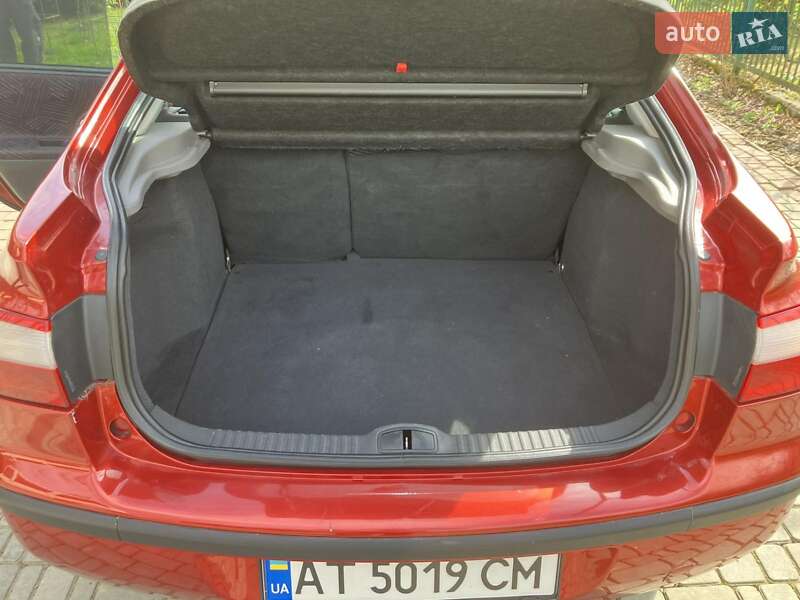 Лифтбек Renault Laguna 2002 в Долине