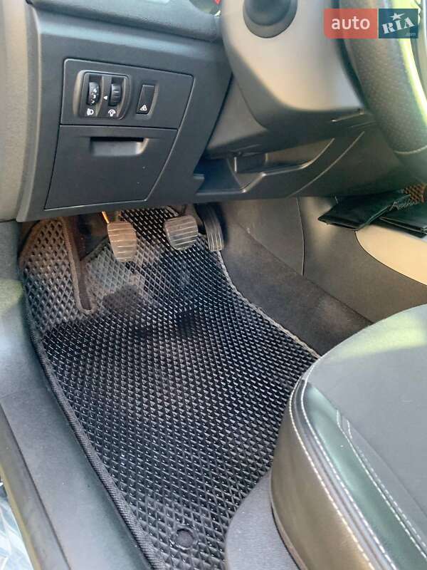 Лифтбек Renault Laguna 2012 в Киеве фото 17 Лифтбек Renault Laguna 2012 в Киеве