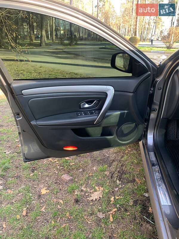 Лифтбек Renault Laguna 2012 в Киеве фото 19 Лифтбек Renault Laguna 2012 в Киеве