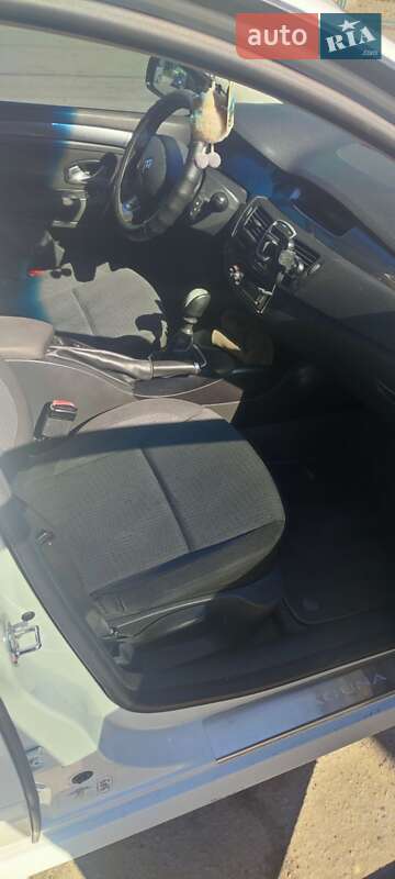 Лифтбек Renault Laguna 2009 в Звягеле