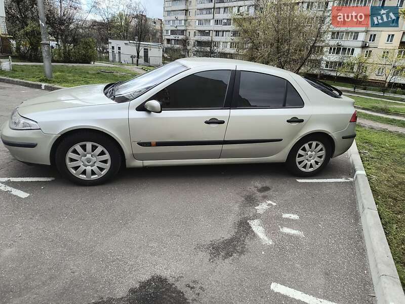 Лифтбек Renault Laguna 2001 в Киеве