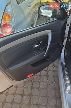 Лифтбек Renault Laguna 2014 в 