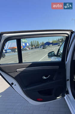 Универсал Renault Laguna 2011 в 