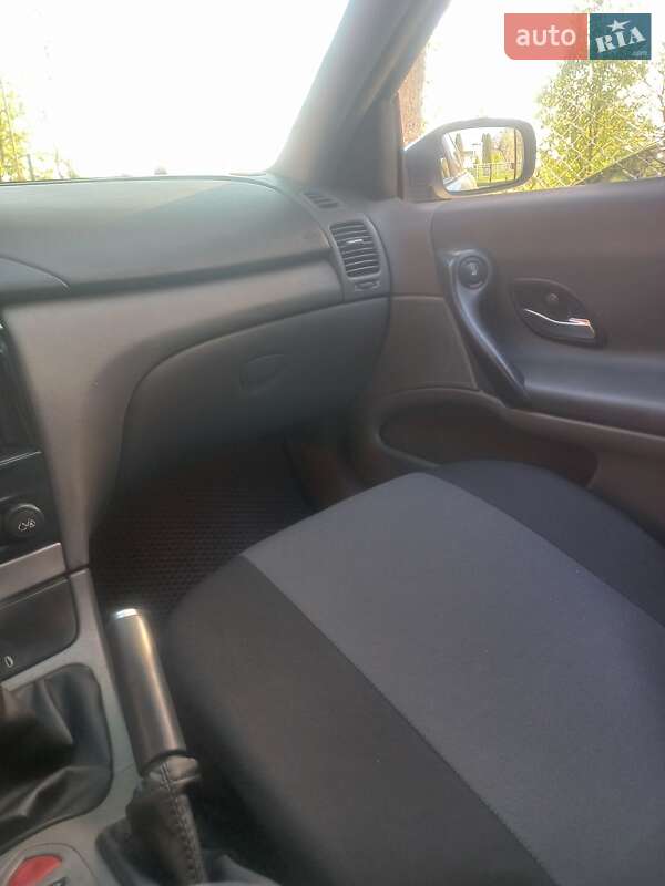 Ліфтбек Renault Laguna 2003 в Дрогобичі