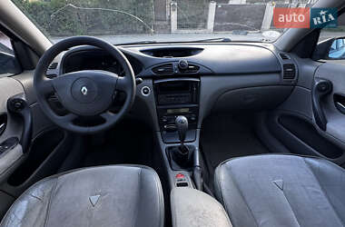Лифтбек Renault Laguna 2003 в 