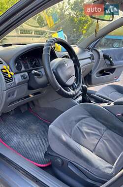 Лифтбек Renault Laguna 2001 в 