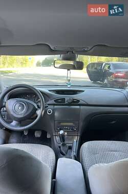 Лифтбек Renault Laguna 2003 в 