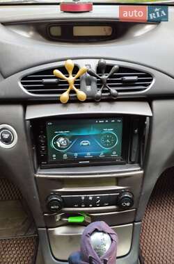 Лифтбек Renault Laguna 2002 в 