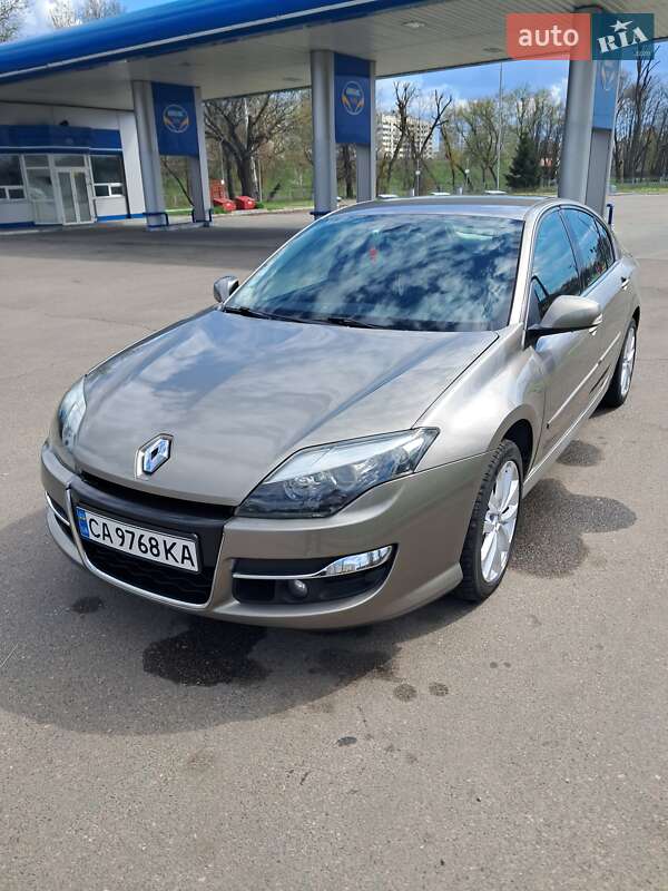 Лифтбек Renault Laguna 2011 в 