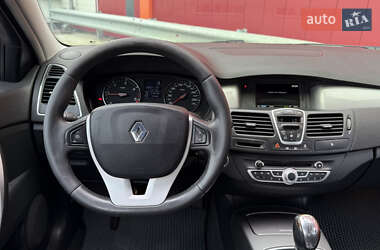 Ліфтбек Renault Laguna 2011 в 