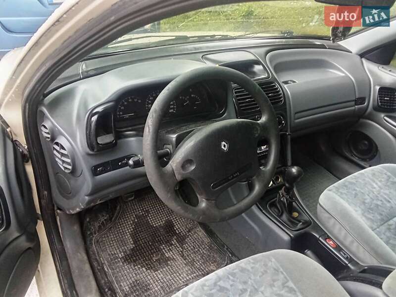 Універсал Renault Laguna 1995 в Золочеві