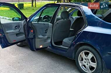 Лифтбек Renault Laguna 2001 в 