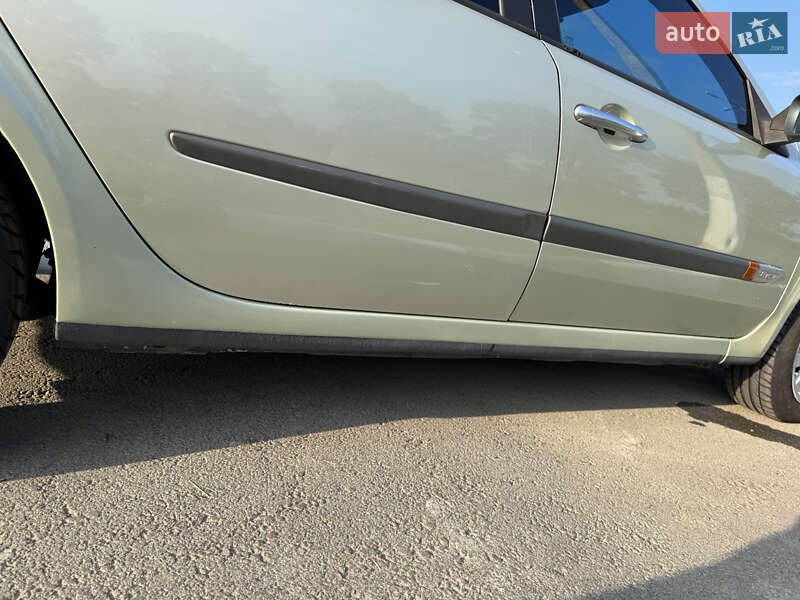Лифтбек Renault Laguna 2001 в Снятине