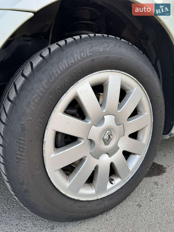 Лифтбек Renault Laguna 2001 в Снятине