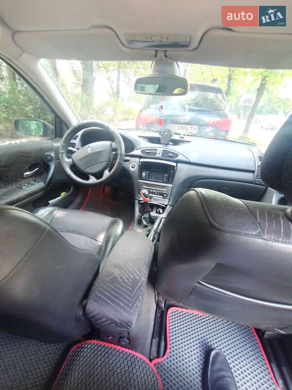 Ліфтбек Renault Laguna 2001 в Львові