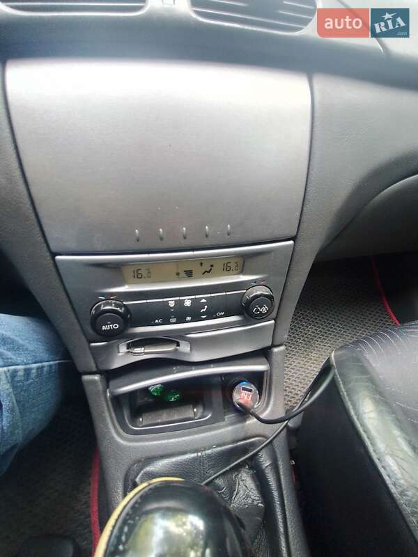 Ліфтбек Renault Laguna 2001 в Львові