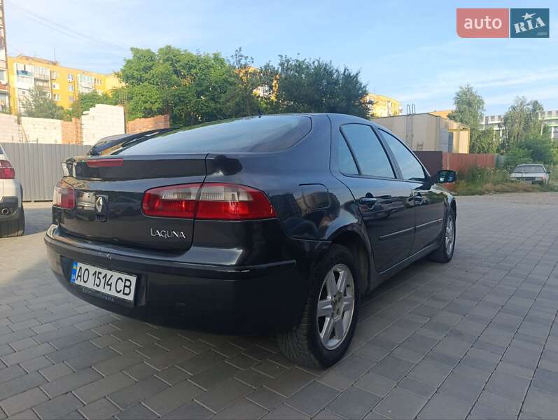 Ліфтбек Renault Laguna 2002 в Ужгороді