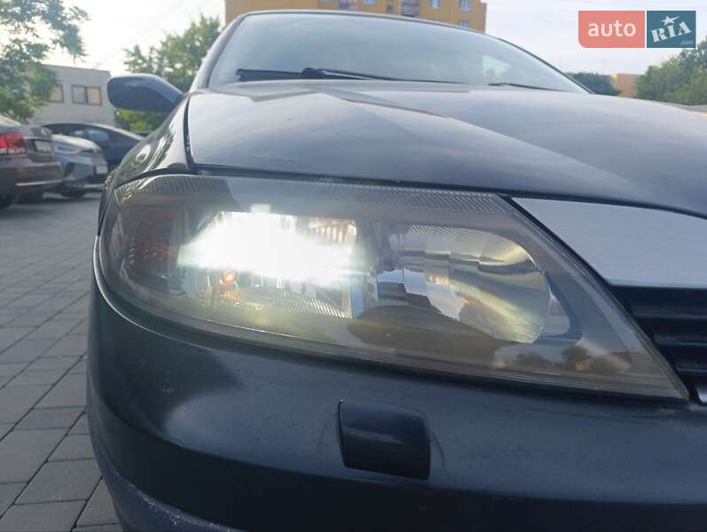 Ліфтбек Renault Laguna 2002 в Ужгороді