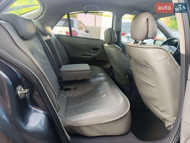 Ліфтбек Renault Laguna 2002 в Ужгороді
