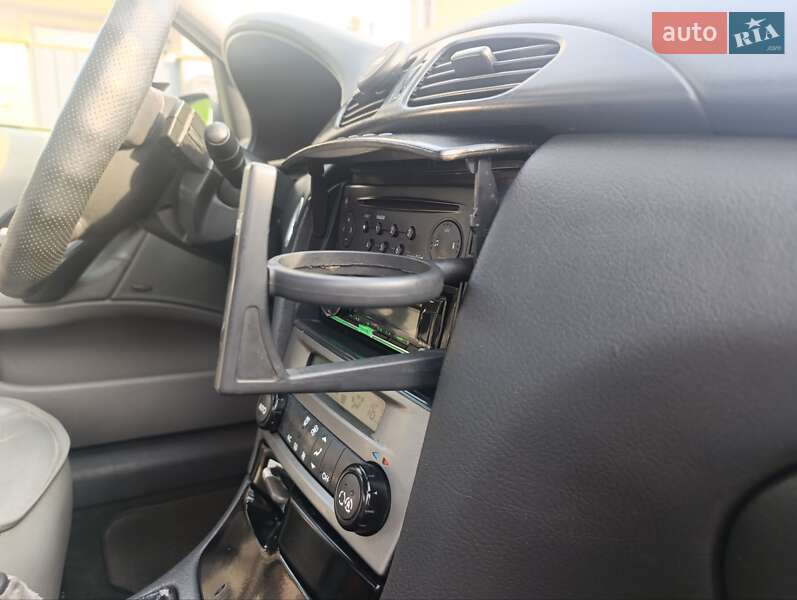 Ліфтбек Renault Laguna 2002 в Ужгороді