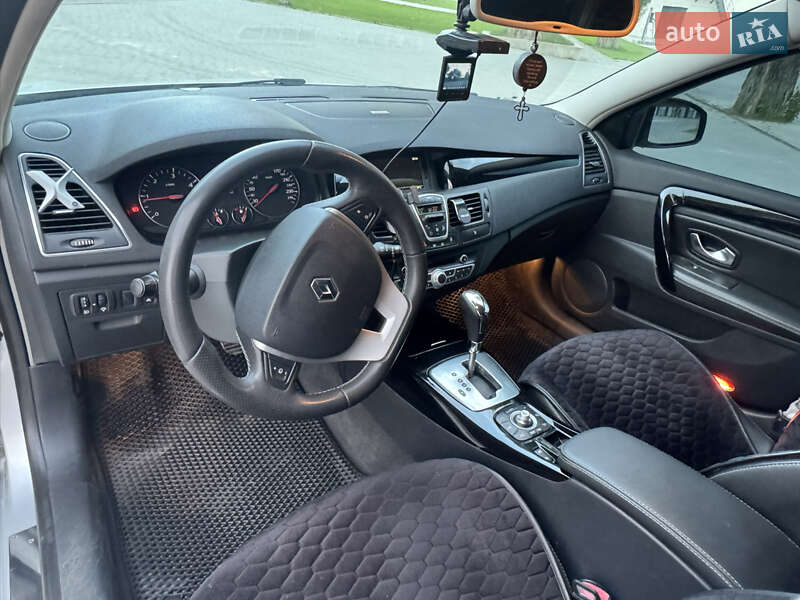 Лифтбек Renault Laguna 2011 в Чемеровцах